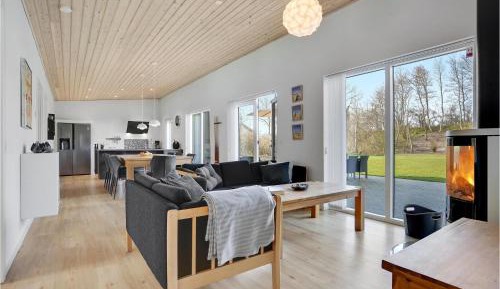 Three-Bedroom Vacation Home 