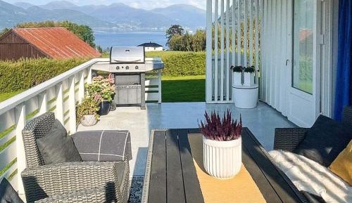 Six-Bedroom Holiday Home