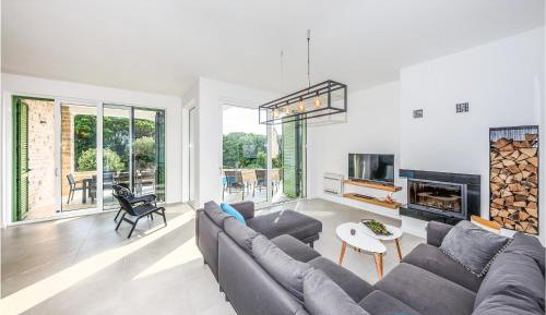 Six-Bedroom Holiday Home
