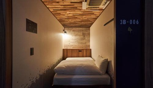 Single Bed in Mixed Dormitory Room