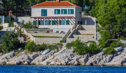 Villa - Beach Front