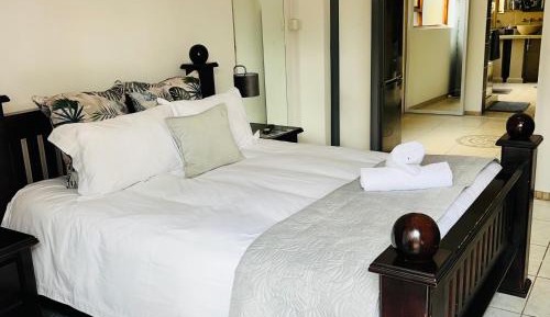 Deluxe Queen Suite