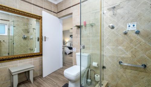 King Suite with Pool View