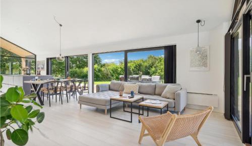 Three-Bedroom Holiday Home 