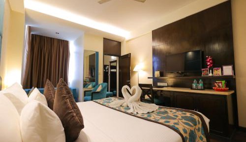 Royal Club Room -Enjoy Happy Hours with 1+1 offer  timing 11 AM to 7 PM