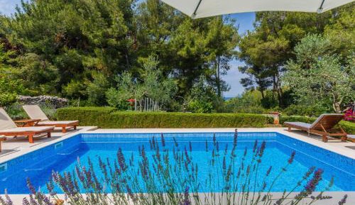 Seven-Bedroom Holiday Home