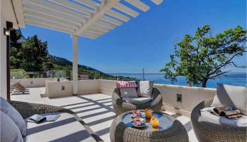 Six-Bedroom Holiday Home