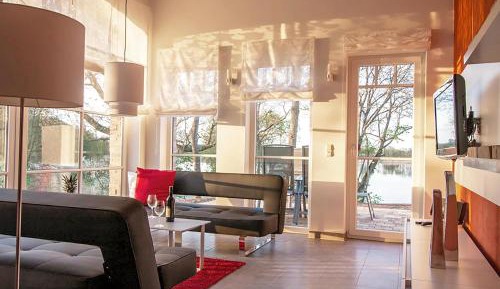 Apartment with Lake View