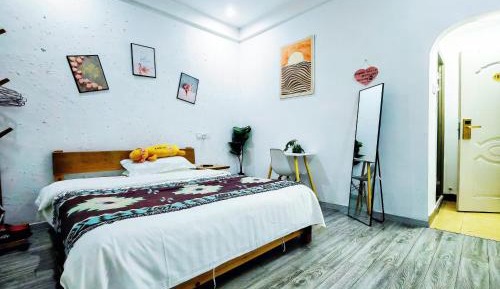 Featured Queen Room