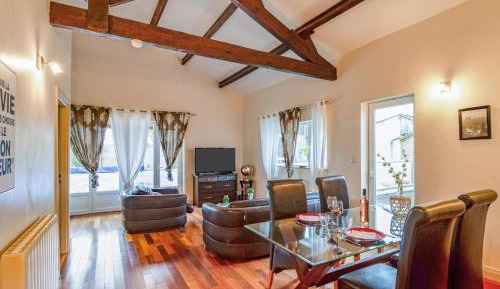 One-Bedroom Holiday Home