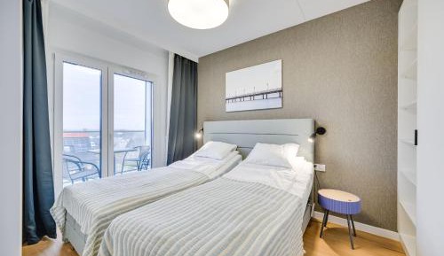 One-Bedroom Apartment with Sea View and Balcony