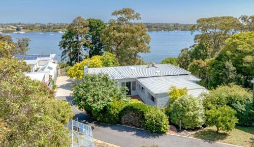 Five-Bedroom Holiday Home