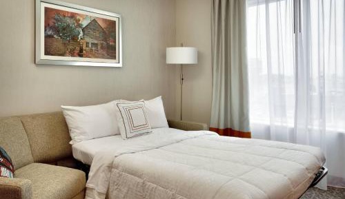 One-Bedroom Queen Suite