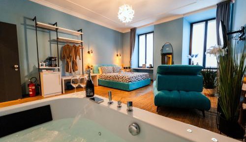 Suite with Hot Tub and Sauna