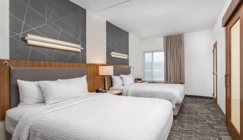 Studio, Two Queen Beds + Twin Trundle Bed