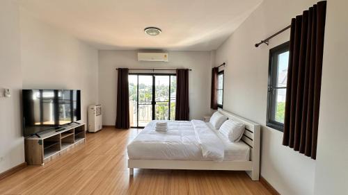 King Room with Balcony