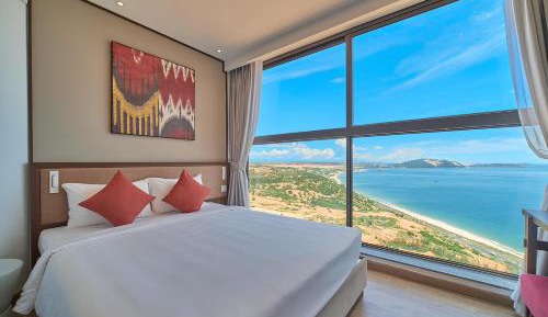 Two-Bedroom Apartment with Balcony and Sea View