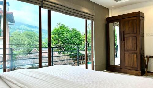 King Room with Mountain View