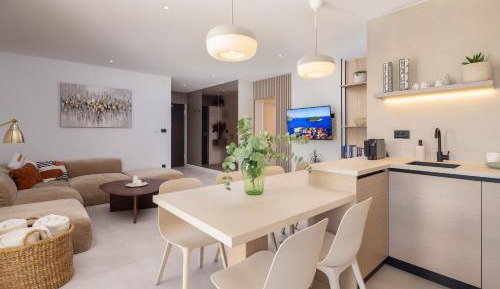 Four-Bedroom Apartment with Balcony 