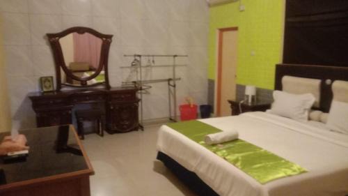 Deluxe Room (2 Adults + 1 Child)