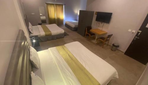 Deluxe Family Suite