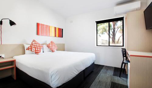 Compact King Room with Shared Bathroom 
