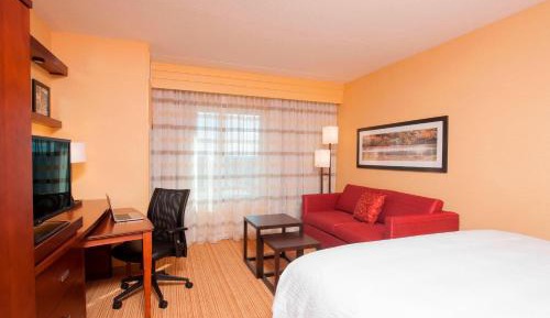 Queen Room with Two Queen Beds - Hearing Accessible