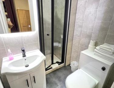 Twin Room with Private Bathroom