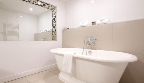 Deluxe Double Room with Bath