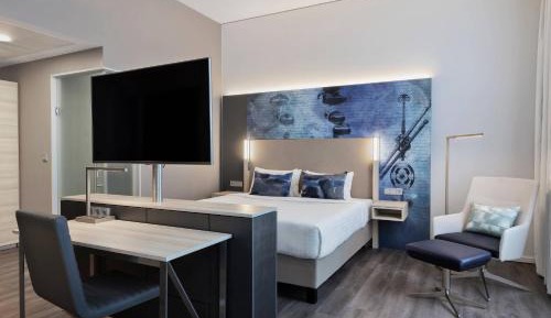 Junior King Suite with Sofa Bed