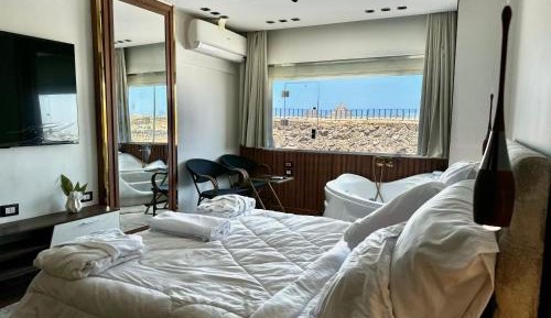 Deluxe King Suite