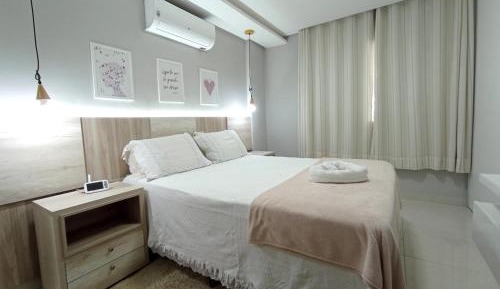 One-Bedroom Apartment with Park View