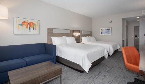 Queen Suite with Two Queen Beds and Mobility Accessible Tub