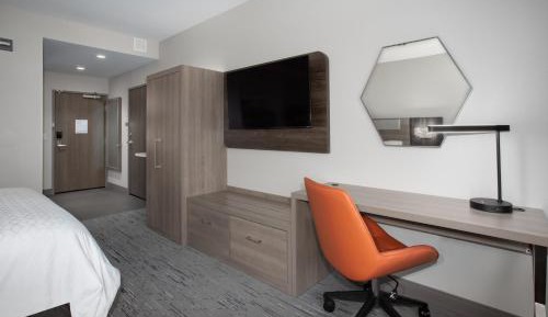 Standard King Room with Mobility Accessible Roll-In Shower