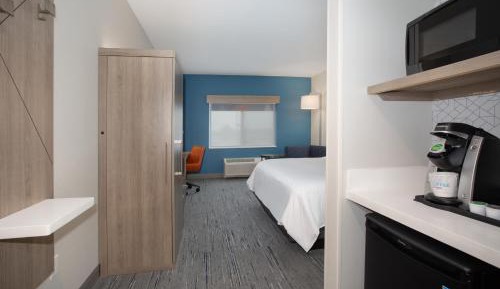 Standard King Room with Extra Space - Communications Accessible