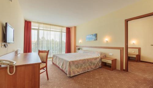 One-Bedroom Apartment with Balcony