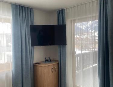 Apartment with Mountain View