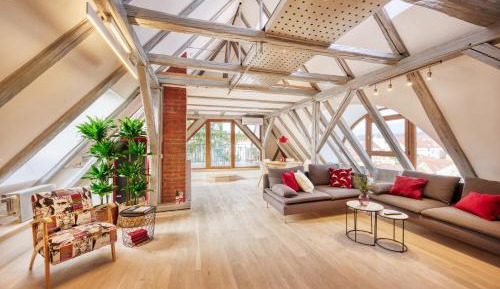 Two-Bedroom Deluxe Apartment with Balcony