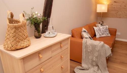 Deluxe Double Room (2 Adults + 1 Child)