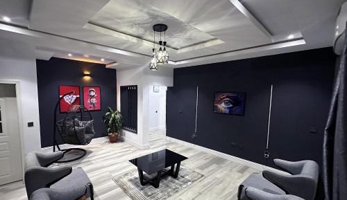 Deluxe Studio