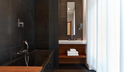 Prestige Twin Room with Partial Eiffel View