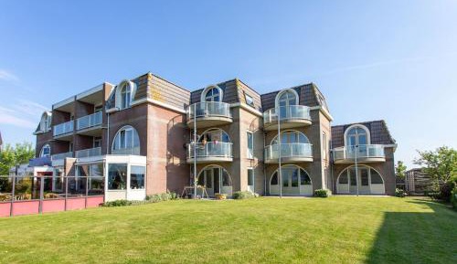 One-Bedroom Apartment with Balcony