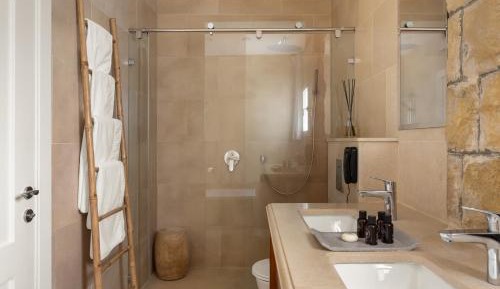 Junior Suite with Shared Pool 