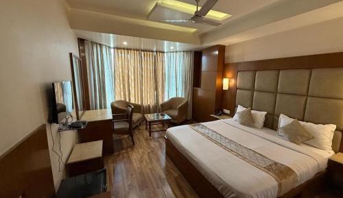 Deluxe Double or Twin Room with City View