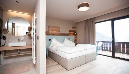 Deluxe Double Room with Shower