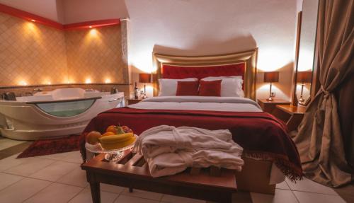 Deluxe Suite with Spa Bath