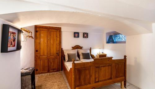Superior One-Bedroom Apartment