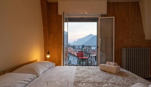 Apartment with Mountain View