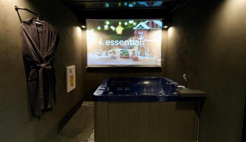 Queen Suite with Spa Bath