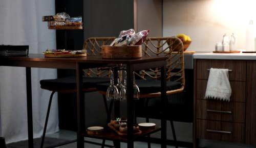 Deluxe One-Bedroom Apartment